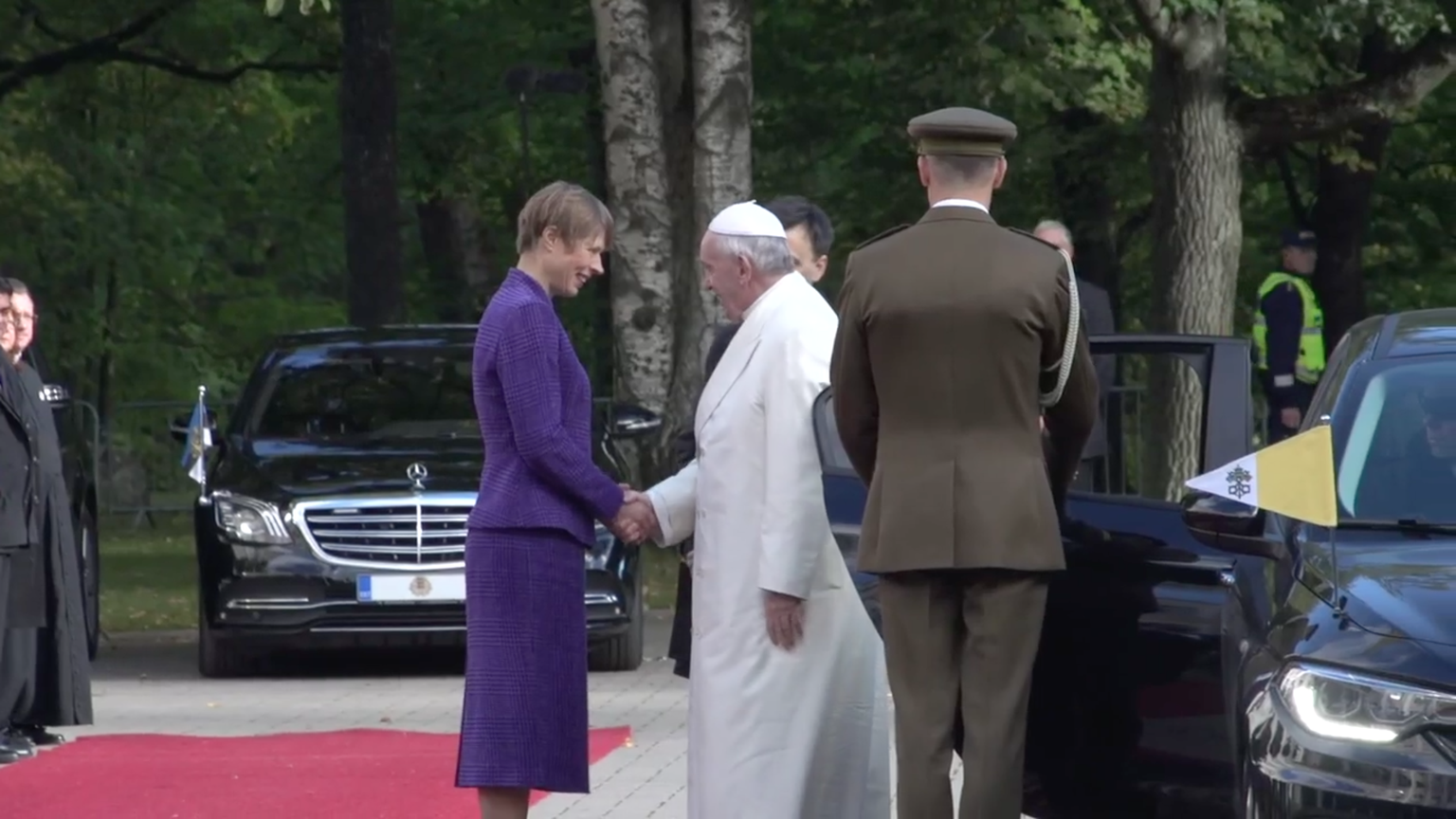 Kersti Kaljulaid võtab paavsti vastu Kadrioru lossis