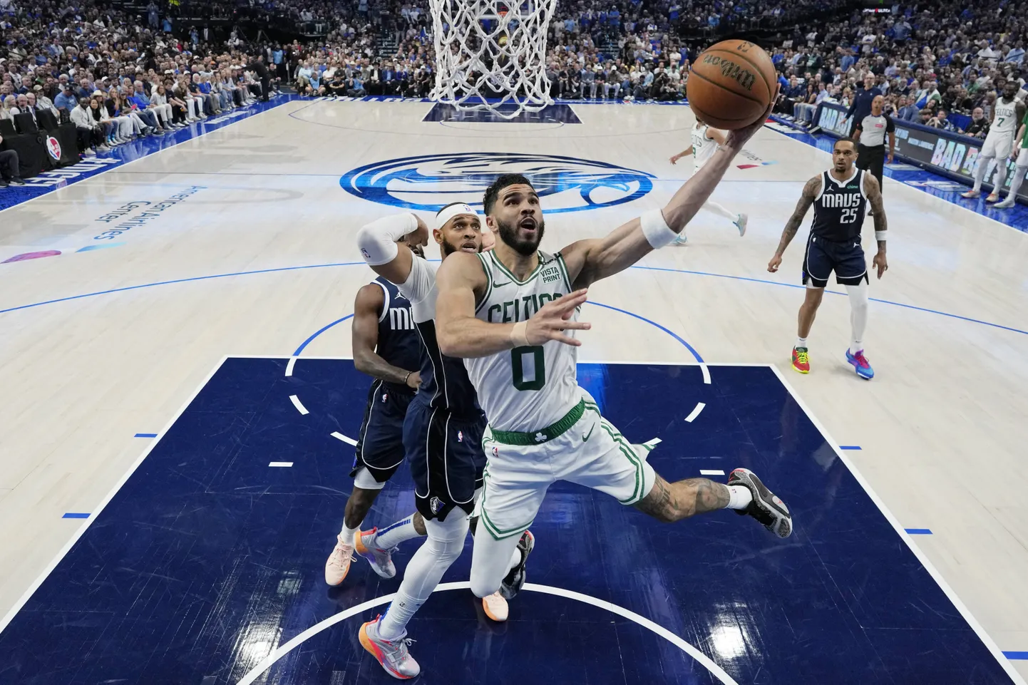 "Celtics" bez Porziņģa sastāvā nonāk uzvaras attālumā no NBA čempiontitula.