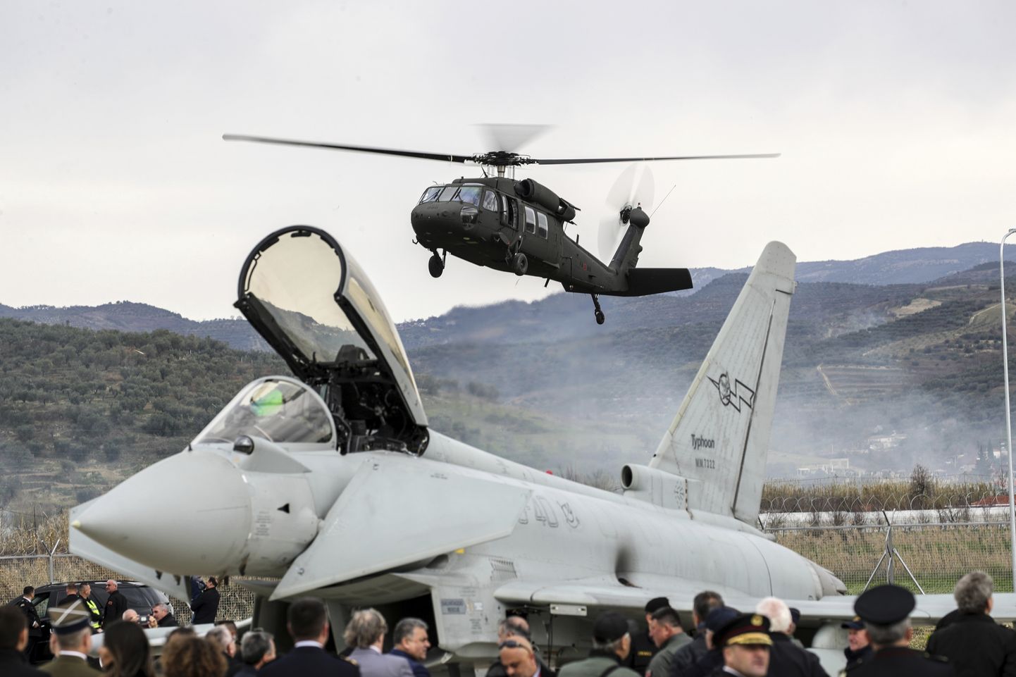 NATO toel moderniseeritud Kuçovë lennuväebaasi avamine Albaanias. 4. märts 2024.