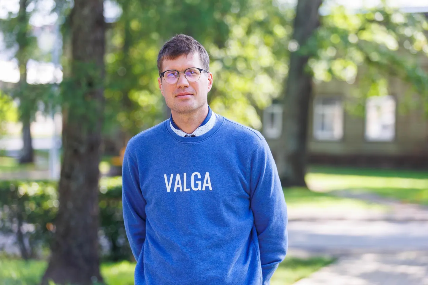 Jiri Tintera lausus, et 10 aastat on vallaarhitektile ühes kohas tegutsemiseks paras aeg. «Kui ma nüüd ei prooviks, siis 10 aasta pärast olen juba üle 50, äkki nad enam mind ei tahagi,» viitas ta uuele töökohale.