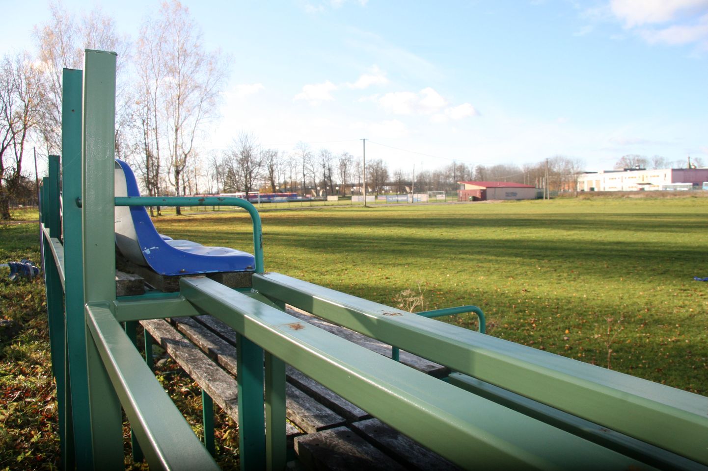 В ближайшие годы футбольный холл, запланированный по соседству с Йыхвиским футбольным стадионом, не появится.