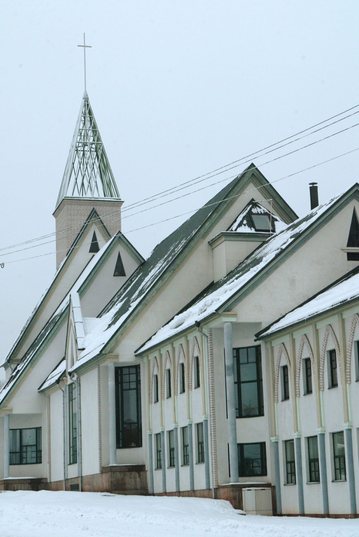 Tartu Salemi baptistikoguduse kirik asub Kalevi 76.