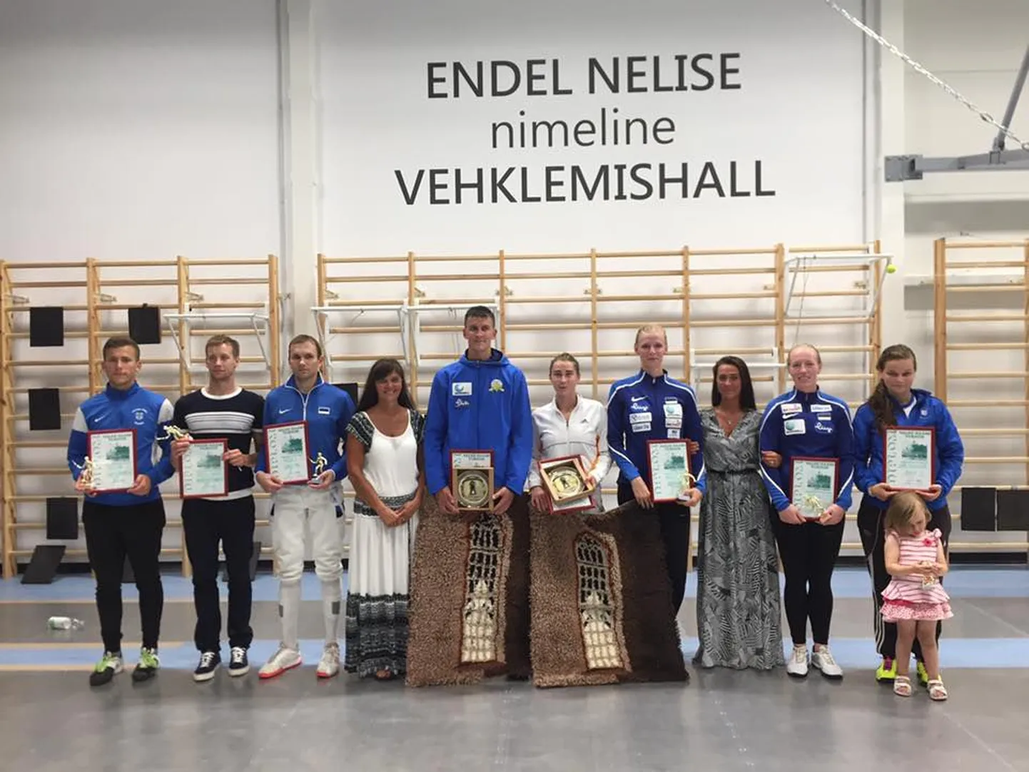 Valge Daami vehklemisturniiri medaliomanikud.
