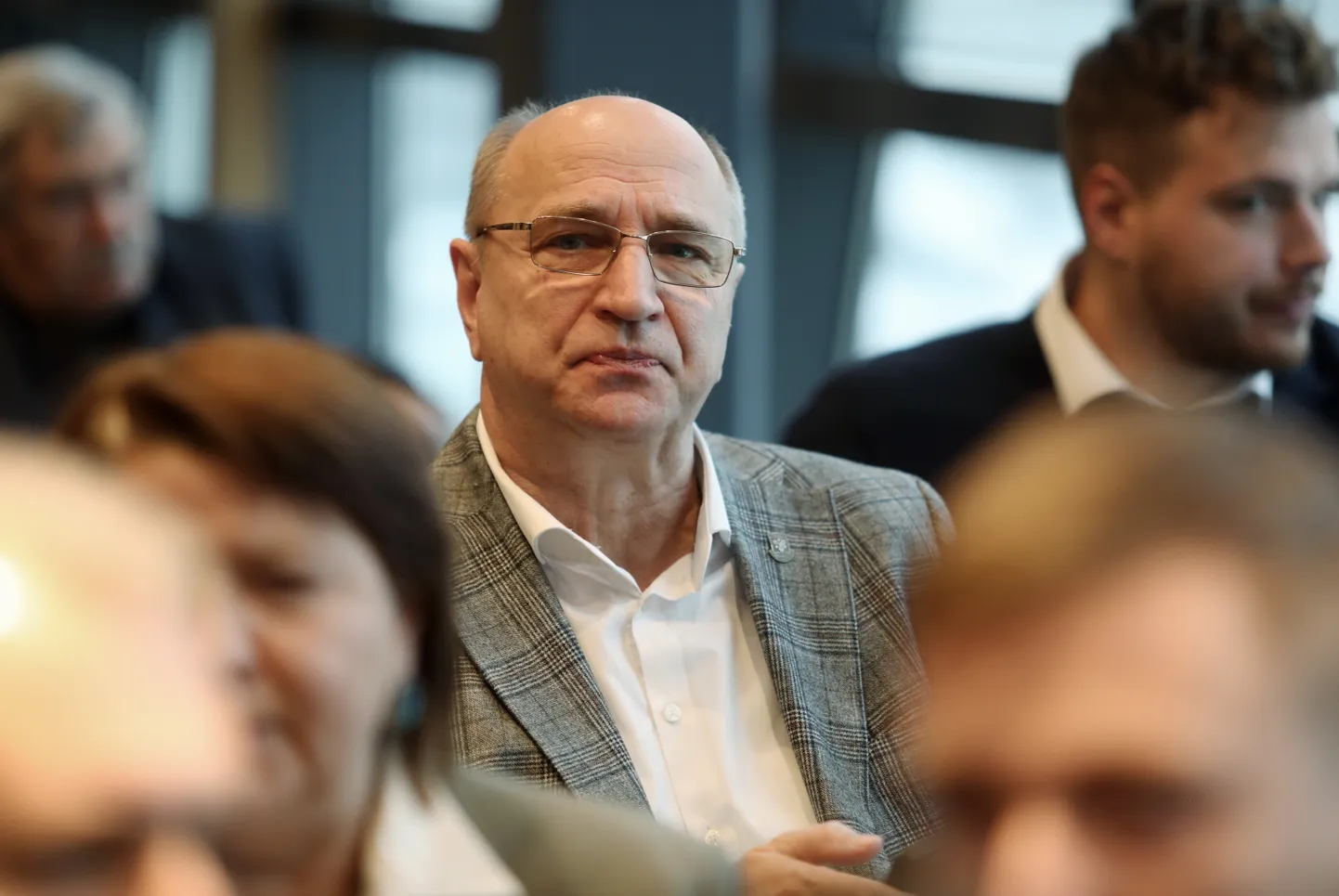 Partijas "Latvijas attīstībai" valdes loceklis, Aizkraukles novada domes priekšsēdētājs Leons Līdums (centrā) piedalās partijas desmitgades kongresā, kurā notiek ikgadējā biedru sapulce, prezentē partijas jauno vizuālo identitāti, kā arī norisinās Ētikas komisijas un Revīzijas komisijas vēlēšanas.