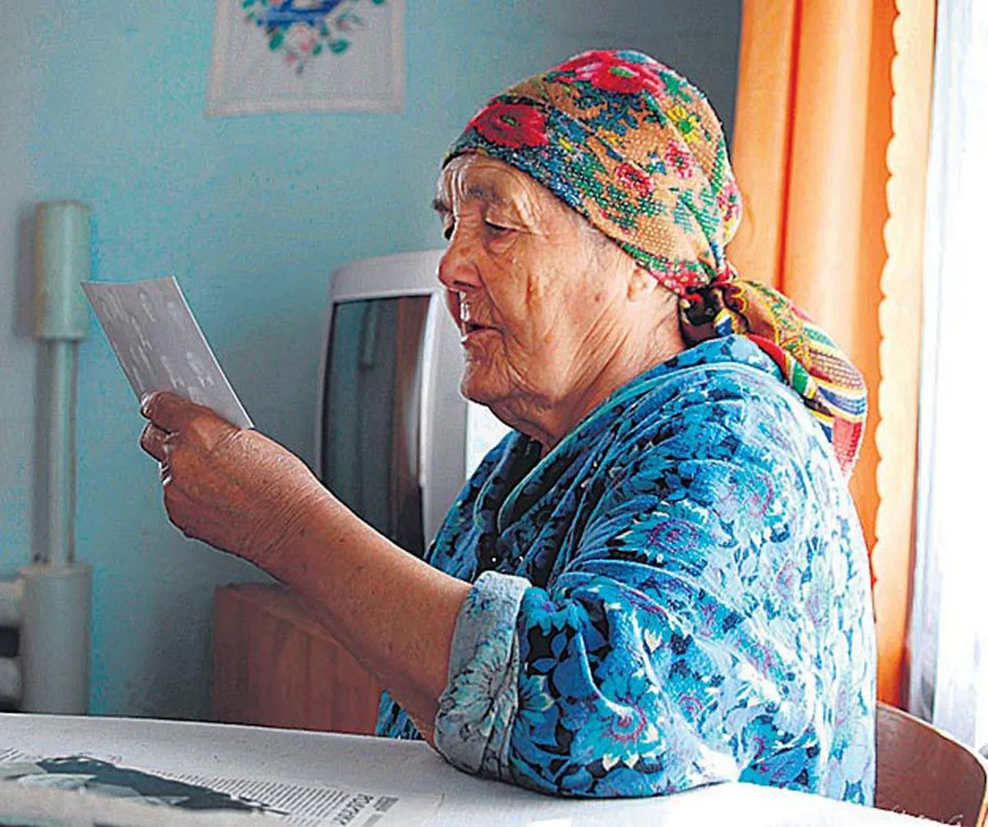 Lidia Paškova otsib vanadelt fotodelt tuttavaid inimesi.