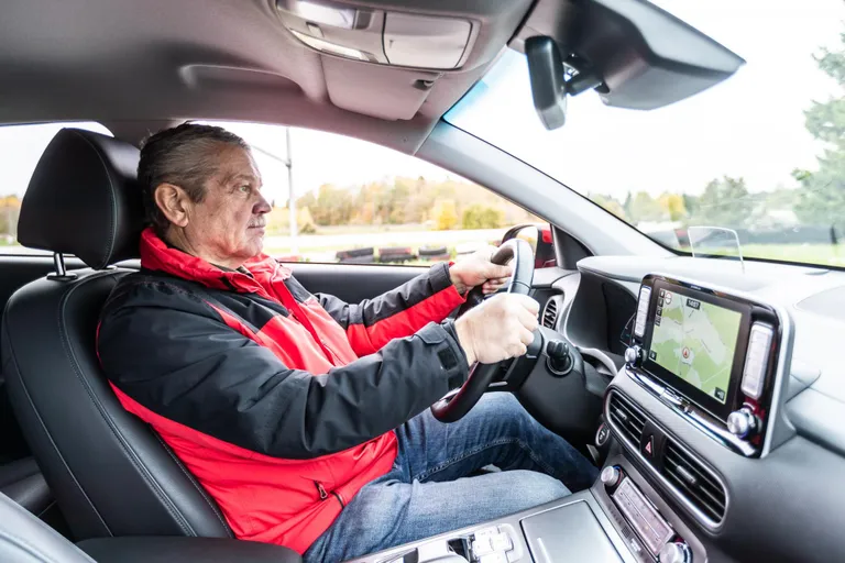 Tiit Ling peab Hyundai Kona elektriautot äkilisemaks kui sportautot.