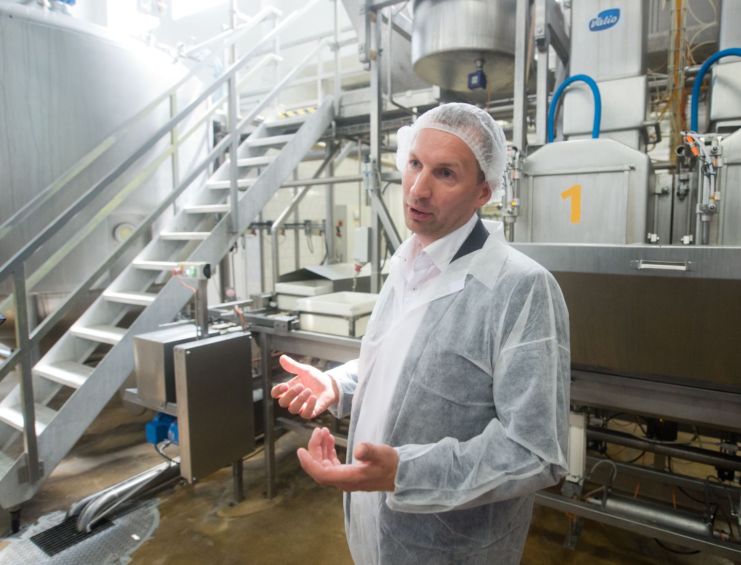 «Kui üks ettevõte maksab teistega võrreldes rohkem, siis ta läheb lihtsalt pankrotti,» ütles Valio Eesti tegevdirektor Maido Solovjov, kelle sõnul on piima madal kokkuostuhind avatud turu paratamatus.