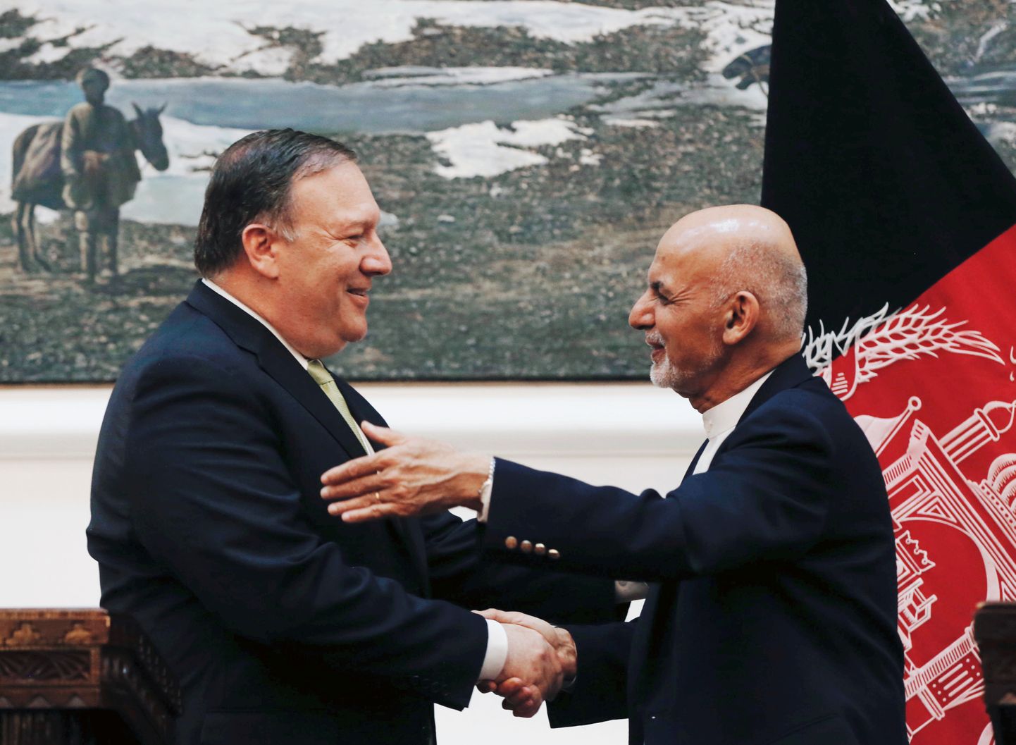 USA välisminister Mike Pompeo (vasakul) koos Afganistani presidendi Ashraf Ghaniga tänasel kohtumisel Kabulis.
