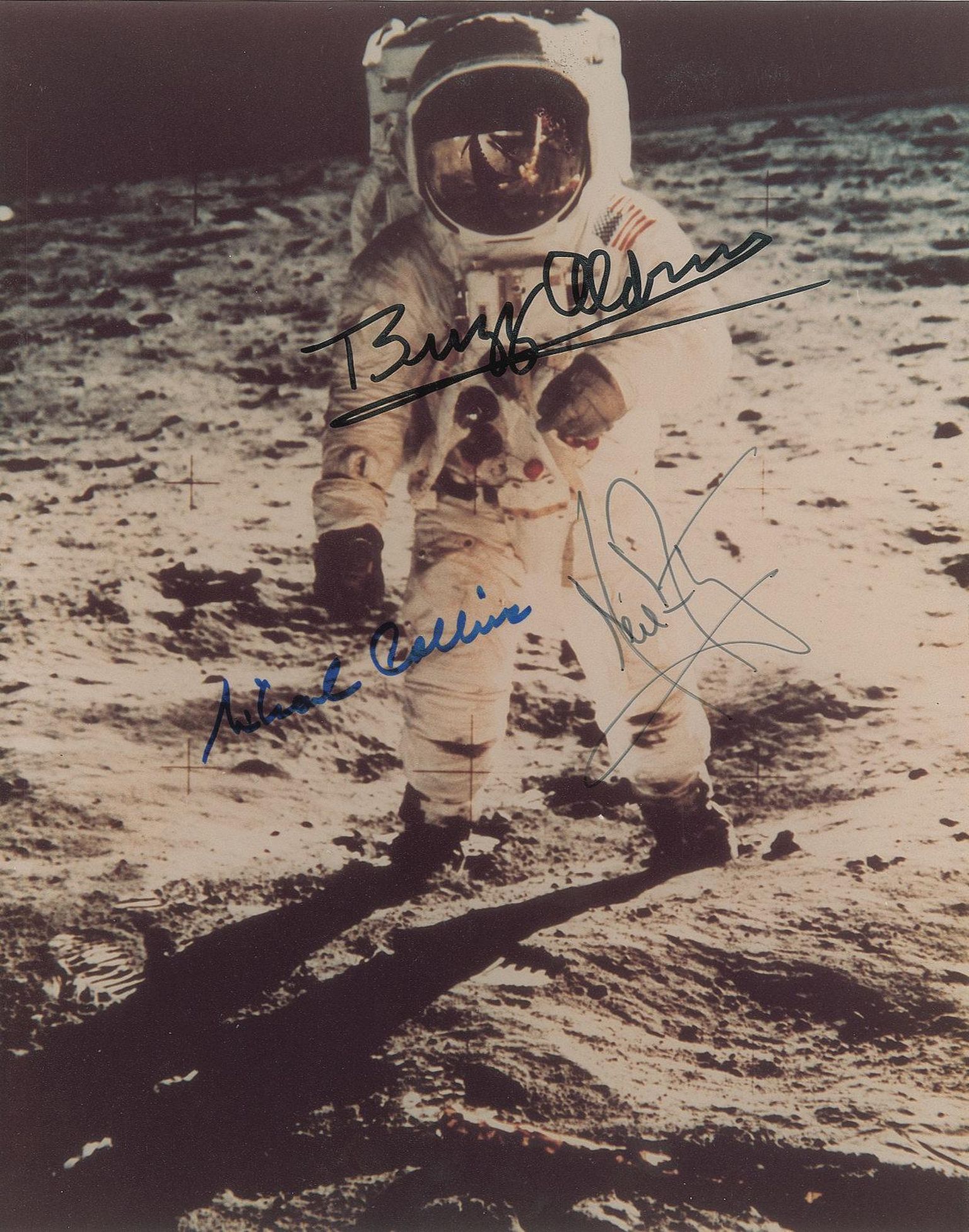 Buzz Aldrin Kuul. See foto koos kõigi kolme Apollo 11 meeskonnaliikme allkirjaga müüdi enam kui 21 500 dollari eest.