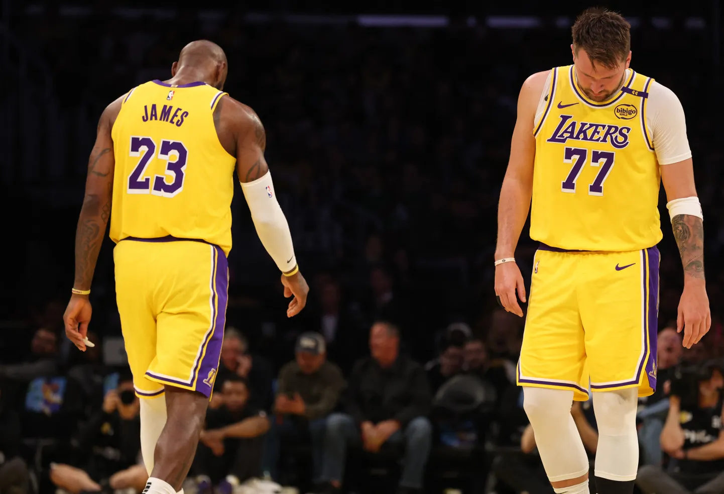 NBA zvaigznes Lebrons Džeimss un Luka Dončičs