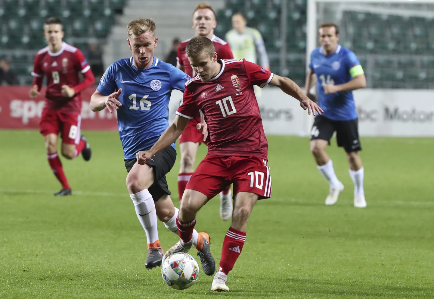 Ilja Antonov (vasakul) Eesti koondise särgis.