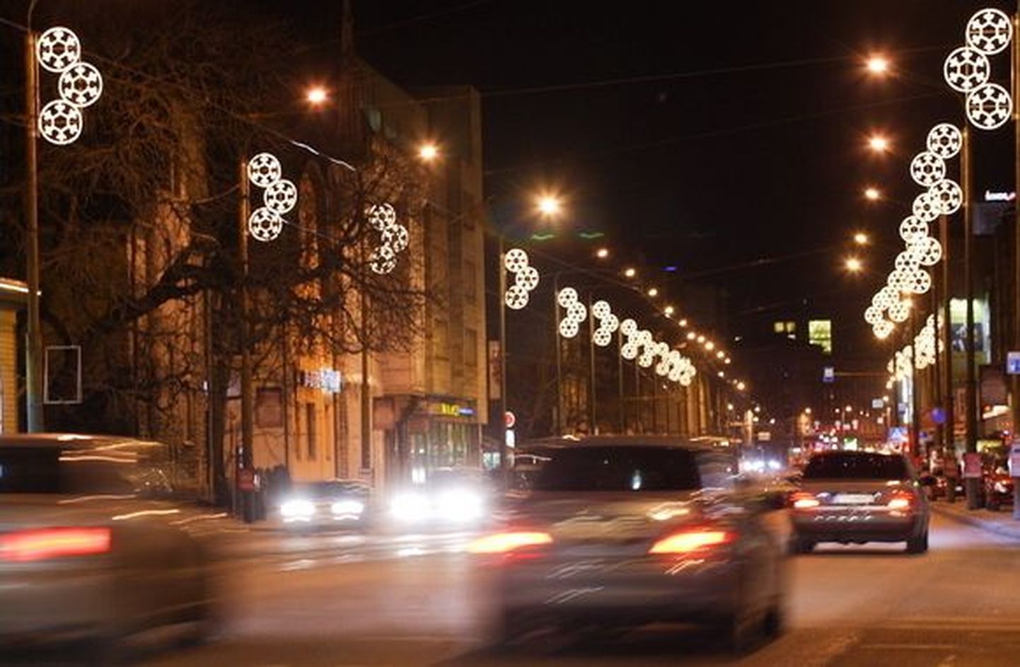 Jõulukaunistused Narva maanteel