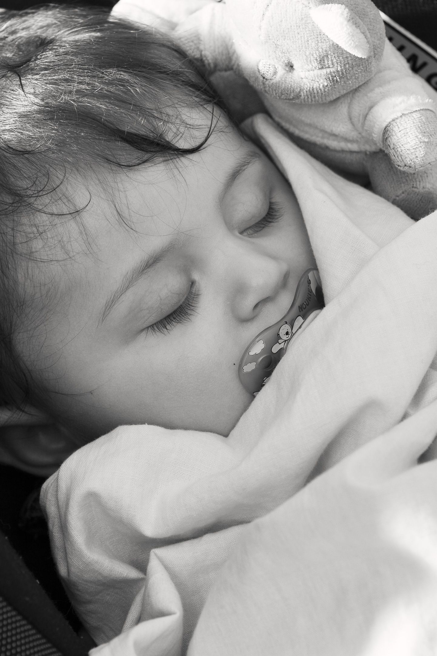 Vähemalt 11 tundi ühtejärge magavad lapsed on väiksema tõenäosusega hüperaktiivsed.