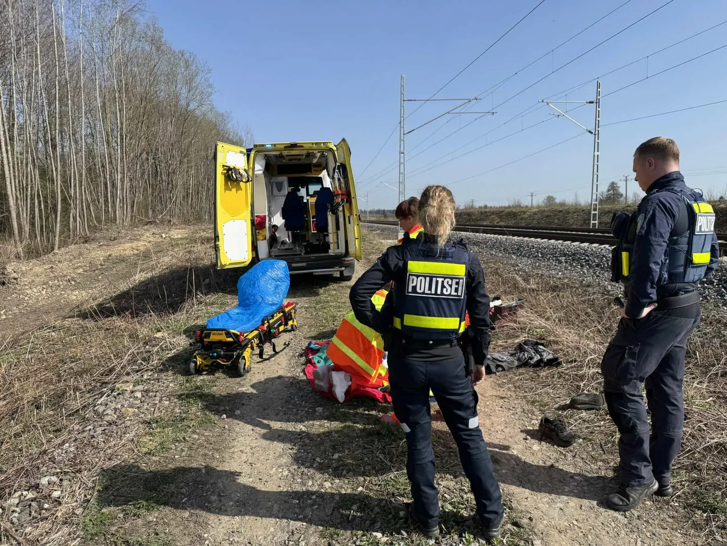 Kukkudes viga saanud mees viidi haiglasse.