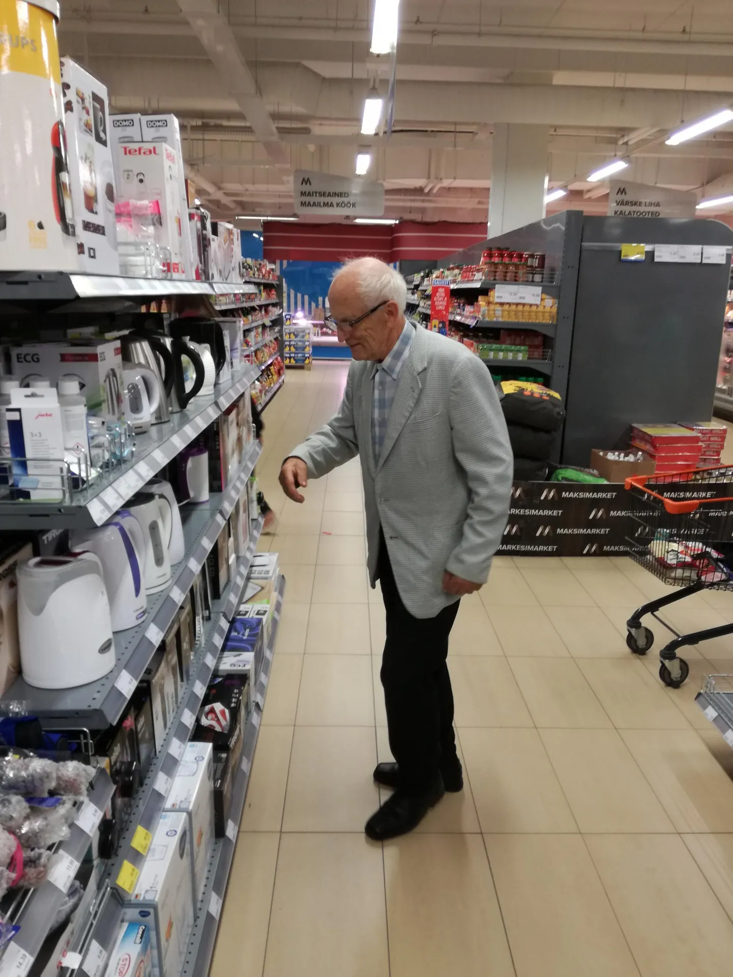 Elektriinsener Jüri Laursoni arvates ei kõlba poodides müüdavad odavad plastkannud tee keetmiseks. Kvartali Maksimarketist ostetud kannu eest sai mees raha ilusti tagasi.