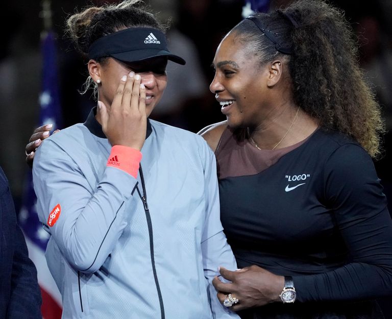 Naomi Osaka valas pisaraid, Serena Williams lohutas
