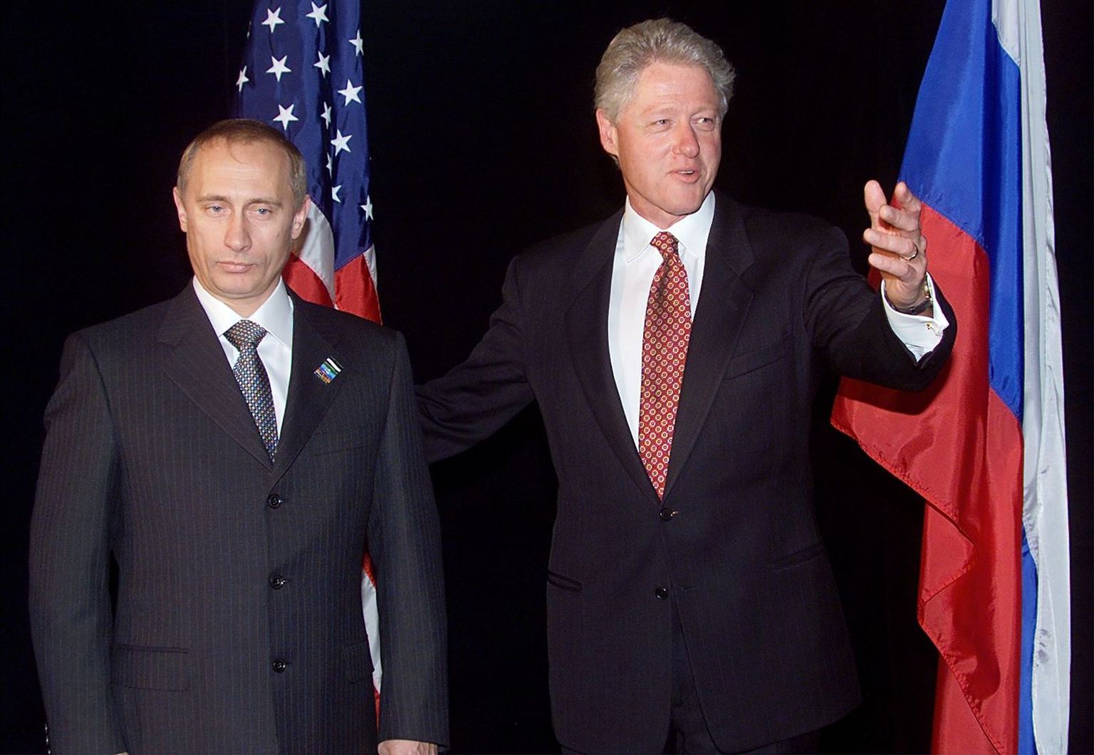 AASTA ON 2000: Suvel külastas toonane Ameerika president Bill Clinton Venemaad, mille etteotsa oli mõni kuu varem saanud Vladimir Putin. Kui imelik see ka pole, aga väidetavalt olevat kaks riigipead tõsimeeli arutanud Venemaa liitumist NATO-ga.