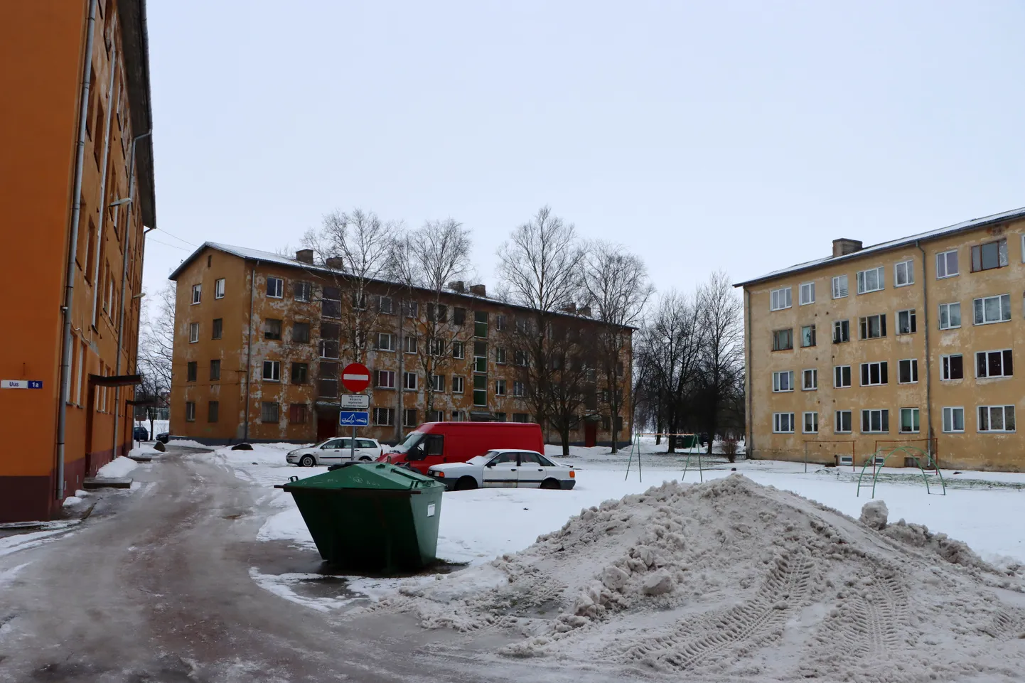 Дома на улице Уус очень старые, но, по мнению управляющих, провести их полную реновацию на данном этапе невозможно. Их перспектива также неясна.