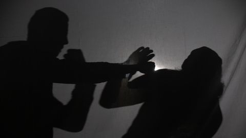 Võrumaal peksis kamp noorukeid vahetunnis koolivenda kaigaste ja rusikatega. Politsei: hetkel ei ole kedagi kinni peetud, vajadusel teeme seda