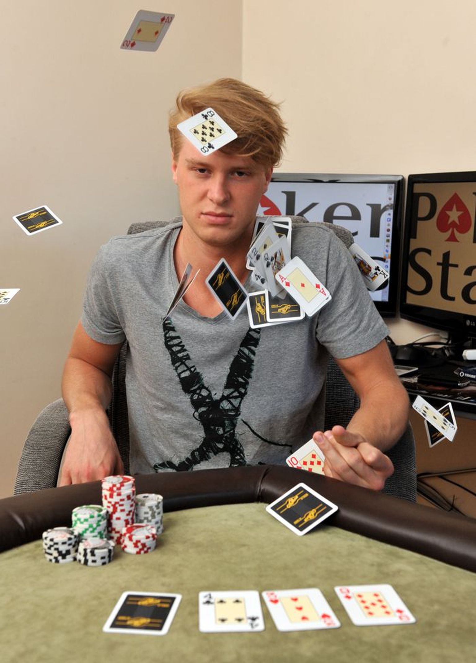 Käsipallur Dener Jaanimaa mängib pokkerit põhiliselt internetis, kuid mõnikord meeldib talle vahelduseks ka sõpradega laua taga oma oskusi proovile panna.