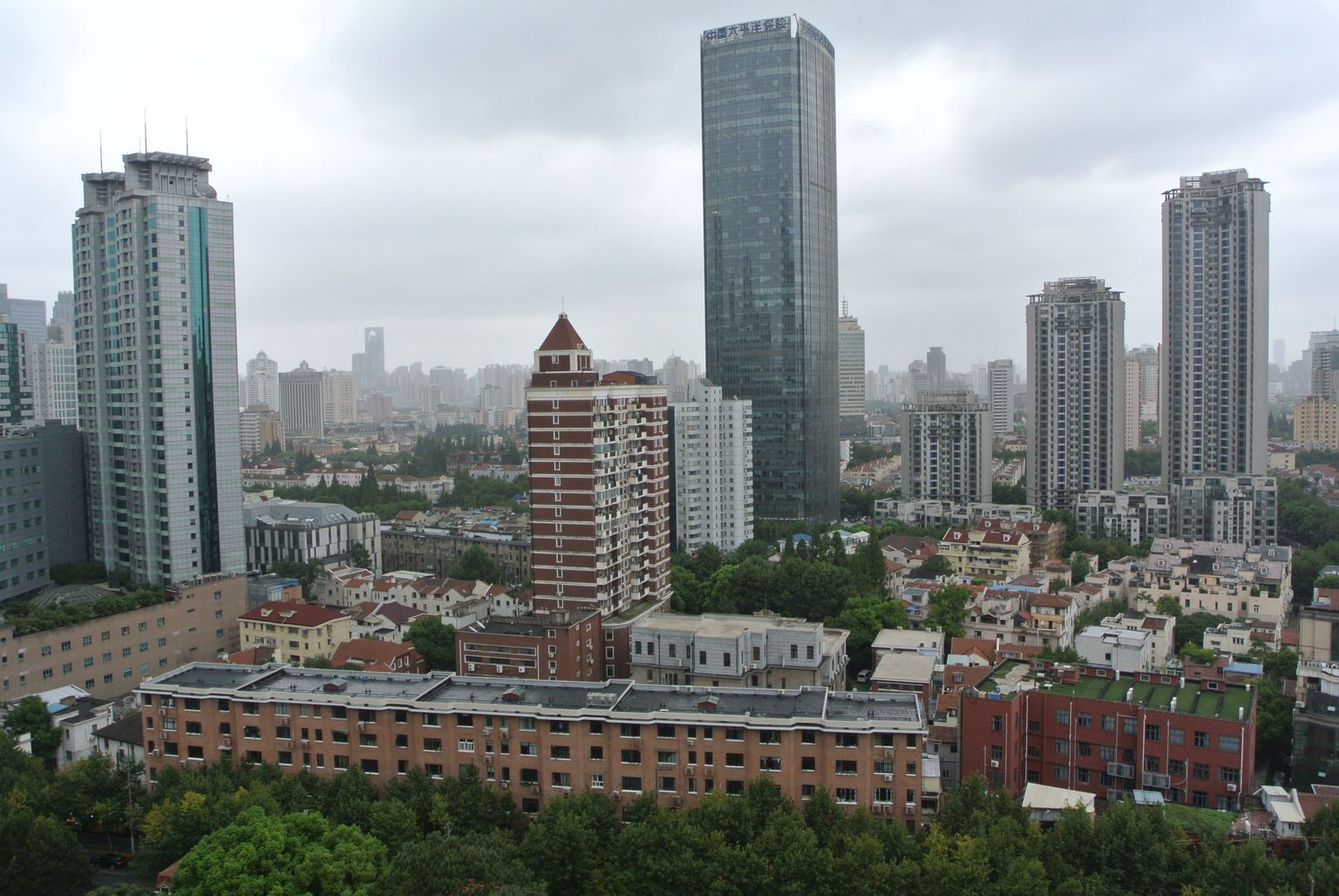 Vaade üsna keset Shanghaid asuvast hotellist Shanghai, kus elas Vanemuise 
ooperikoor ja ka Raimu Hanson. Pilt on tehtud hotelli aknast 18. korruselt.