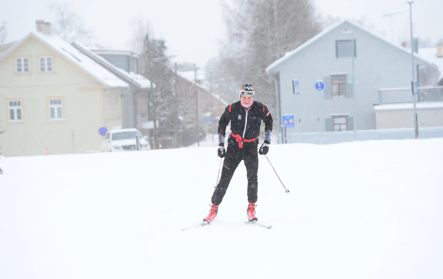 Taavi Lehemaa lõpetamas Tähtvere spordipargis treeningut. Tema sai detsembris harjutada Rootsis ning sestap ettevalmistuse üle ei kurda.