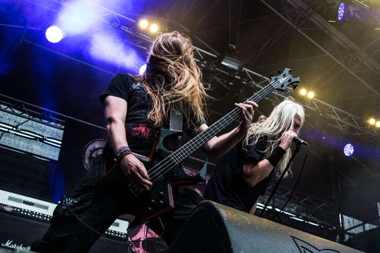Hollandist pärit death metal’it viljelev Asphyx annab rahvale tukivingu tunda.