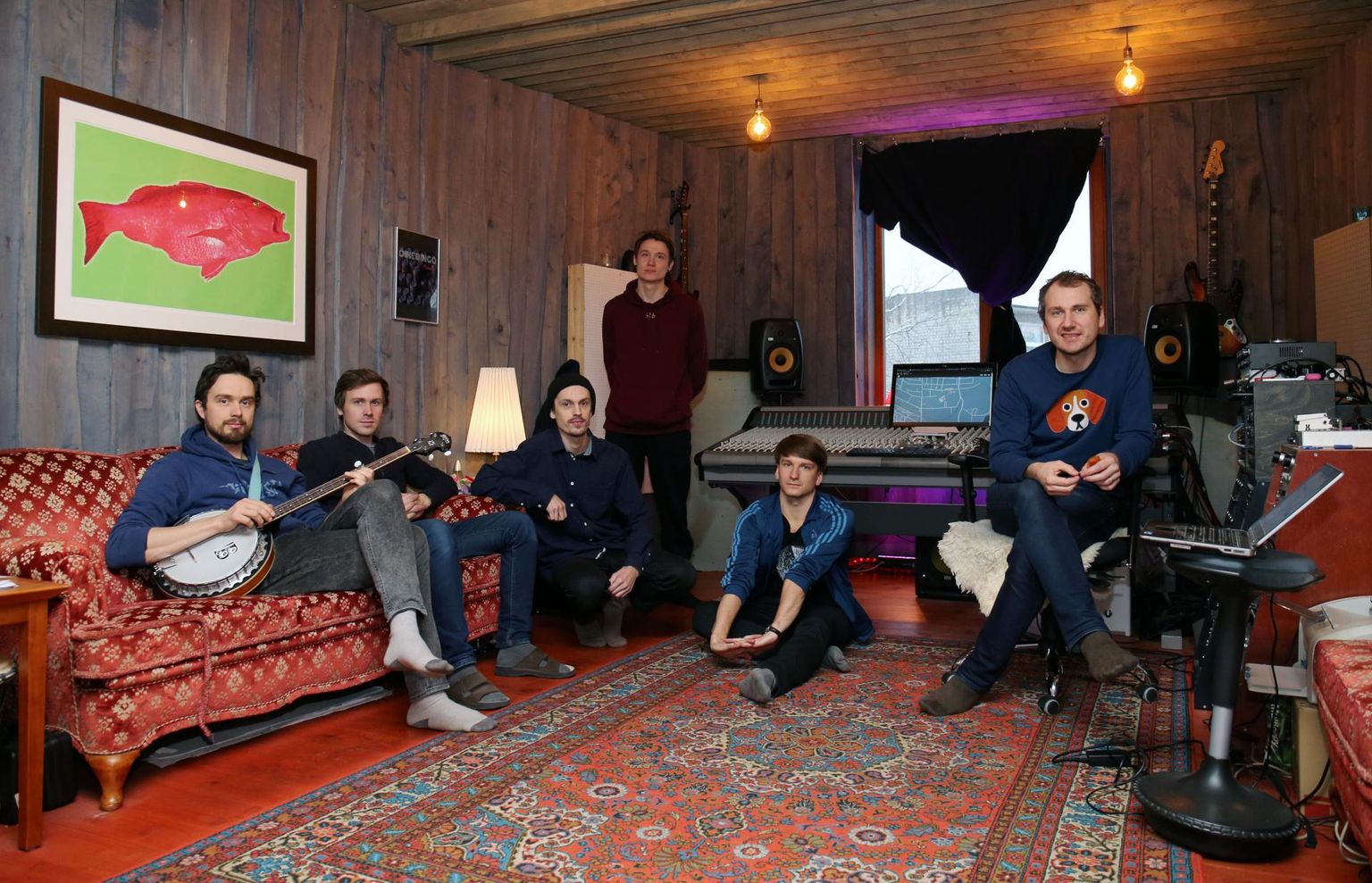 Ö stuudios loovad koos heli- ja videoproduktsiooni Roland Seer (vasakult), Martin Hein, Ingmar Järve, Siim Parisoo, Aigar Vals ja Martin Kikas.