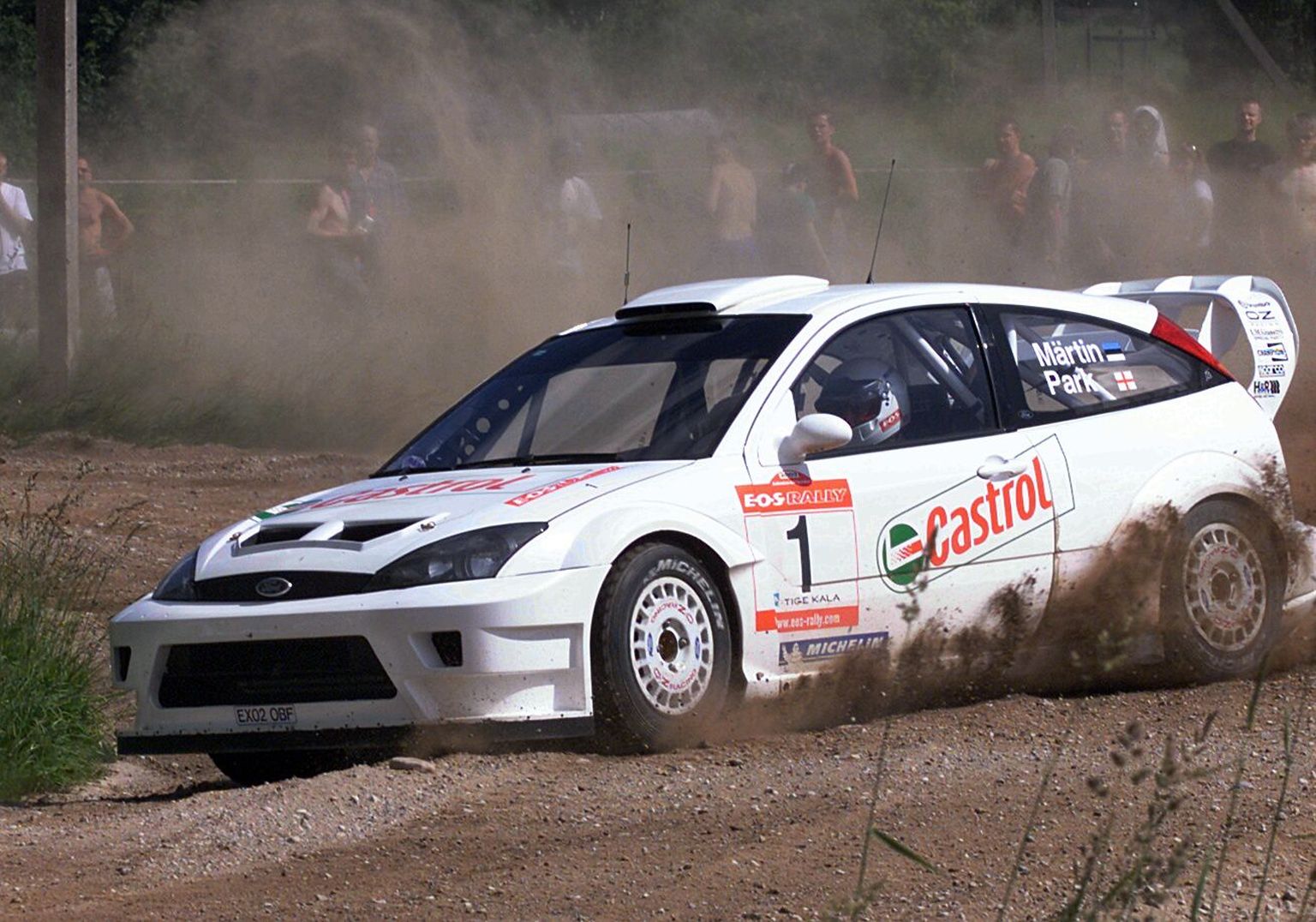 Markko Märtin 2003. aastal kihutamas Ford Focusega Lõuna-Eesti teedel.