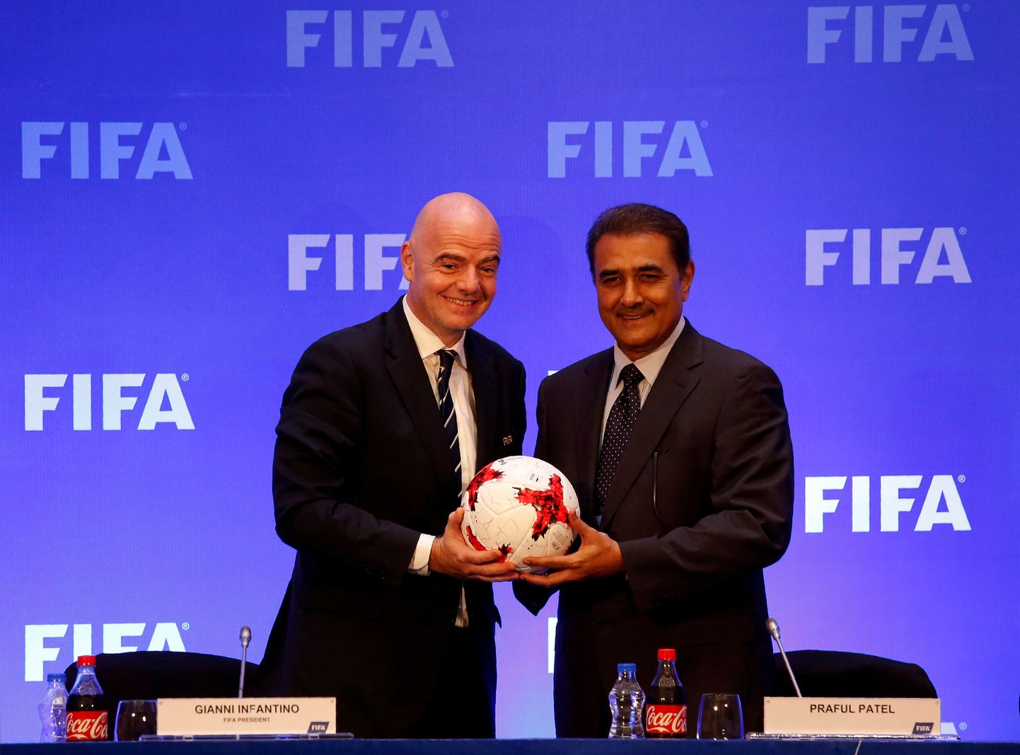 FIFA president Gianni Infantino ning India Jalgpalli Föderatsiooni (AIFF) president Praful Patel.