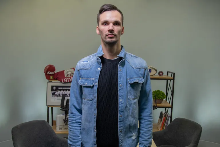 Ronalds Burnickis viesojas TVNET studijā.