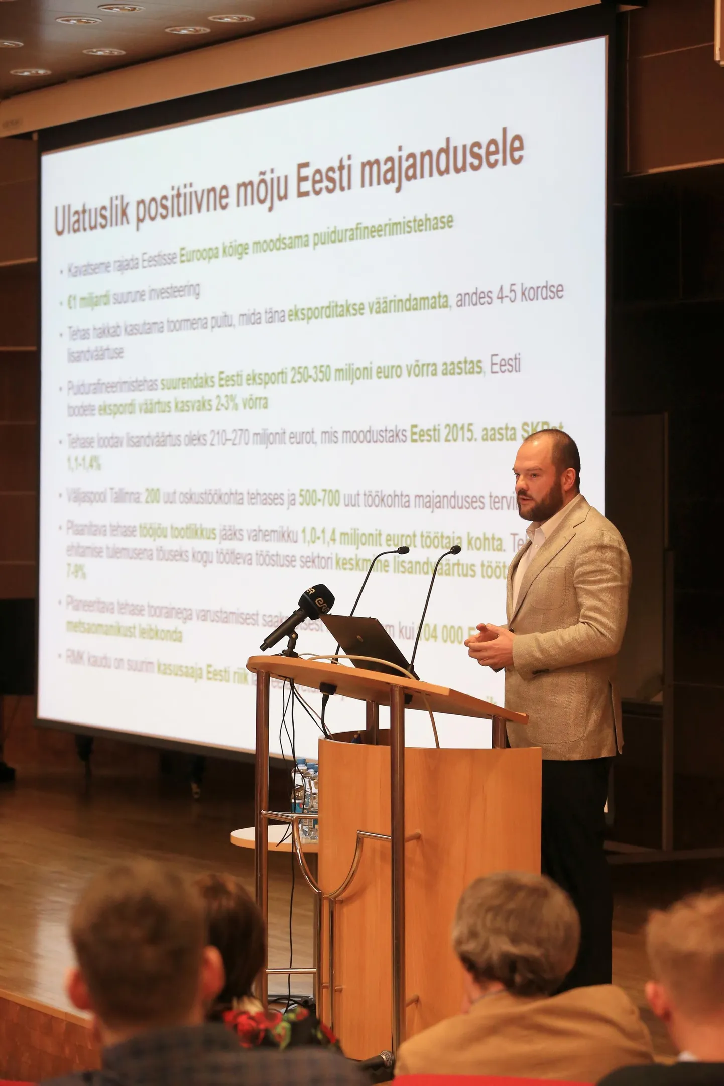Est-Fori ühe eestvedaja Aadu Polli taust tekitab küsitavusi. Samuti on siiani kiivalt varjul hoitud tselluloositehase tegelikud investorid.