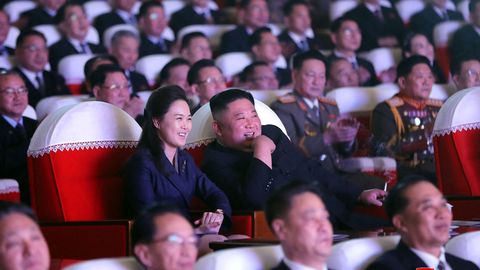 Все-таки жива! Жена Ким Чен Ына впервые за год появилась на публике