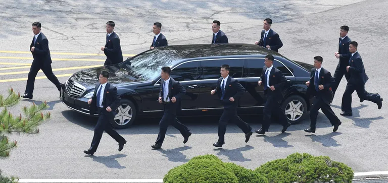 Põhja-Korea liider Kim Jong-un ja tema ihukaitsjad