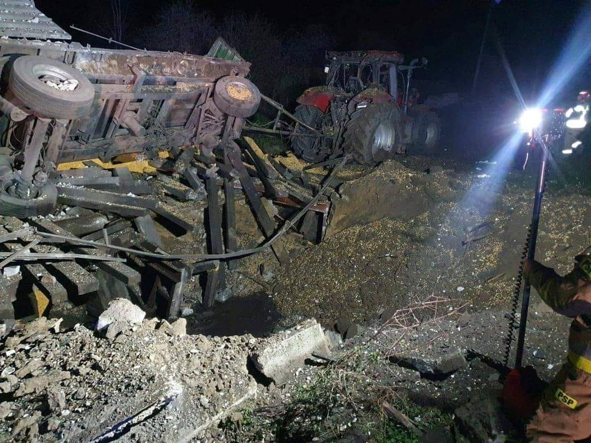 Raketiplahvatuse purustused Poolas Przewodówi külas 15. novembril. Ukraina õhutõrjeraketi plahvatuses hukkus kaks inimest.