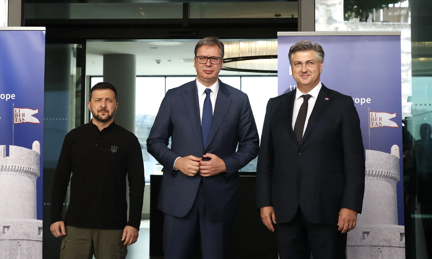 Президент Украины Владимир Зеленский с президентом Сербии Александром Вучичем и премьер-министром Хорватии Андреем Пленковичем в Дубровнике 9 октября 2024 года.