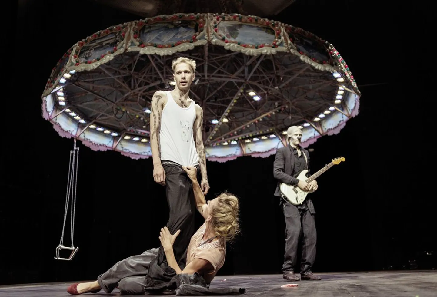 Septembris esietendus Saksamaal Münchner Kammerspiele teatris lavastus «Orpheus laskub põrgusse», kus peaosa mängib teater NO99 näitleja Risto Kübar.