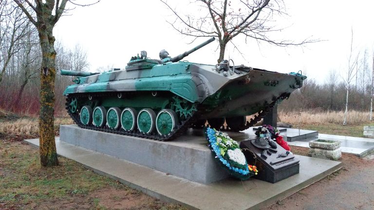 Памятник воинам-интернационалистам в Ивангороде, часть которого сделали на средства жителей Силламяэ.