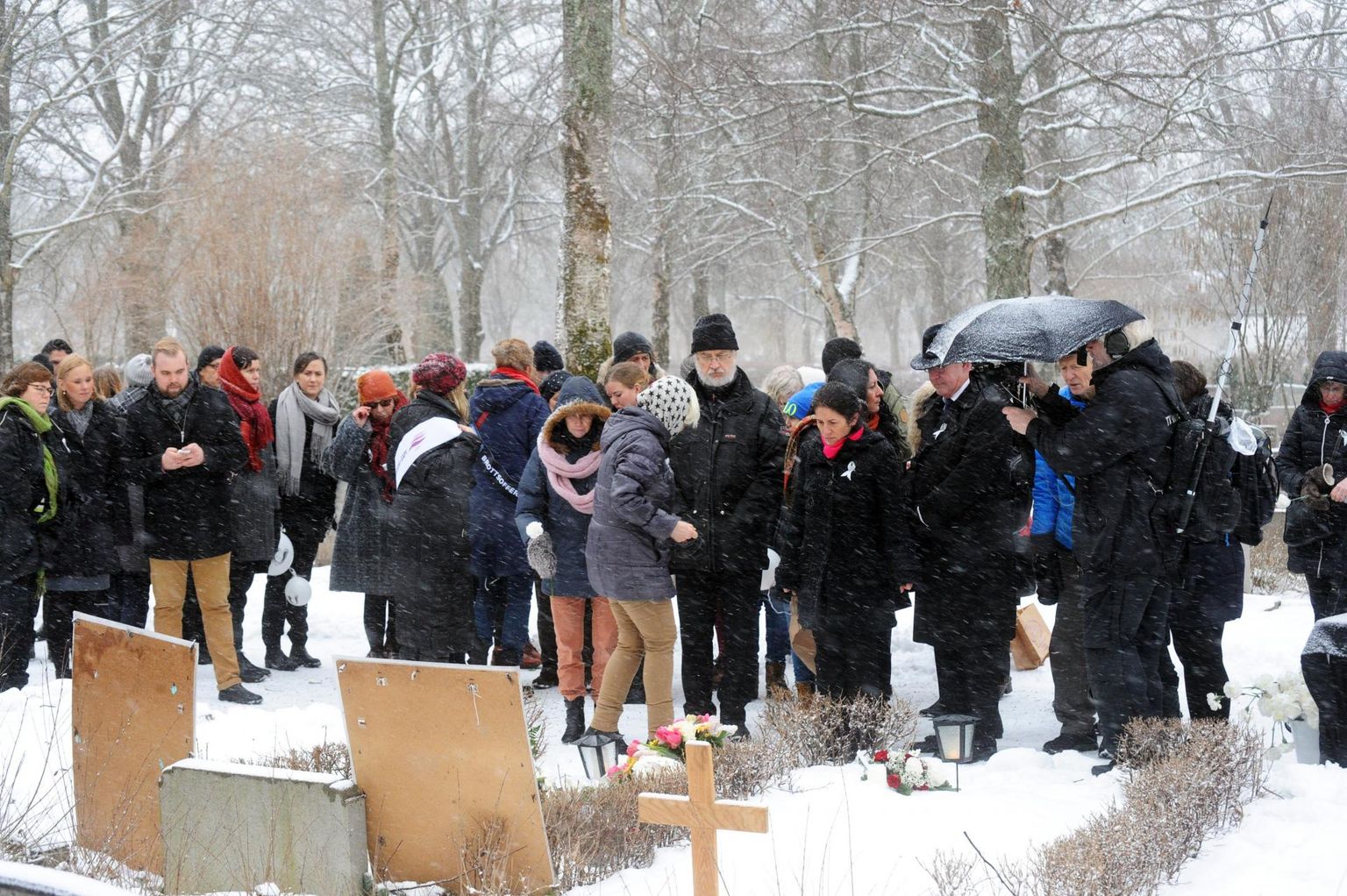 Iga aasta 21. jaanuaril koguneb rahvas GAPFi eestvõtmisel Uppsalasse Fadime Şahindali hauale, et meenutada just sel päeval 2002. aastal oma isa käe läbi surnud noort naist, kellele pere pani pahaks iseseisvust ja soovi valida ise endale elukaaslane. Pildil mälestajad tema haual mõne aasta eest. 