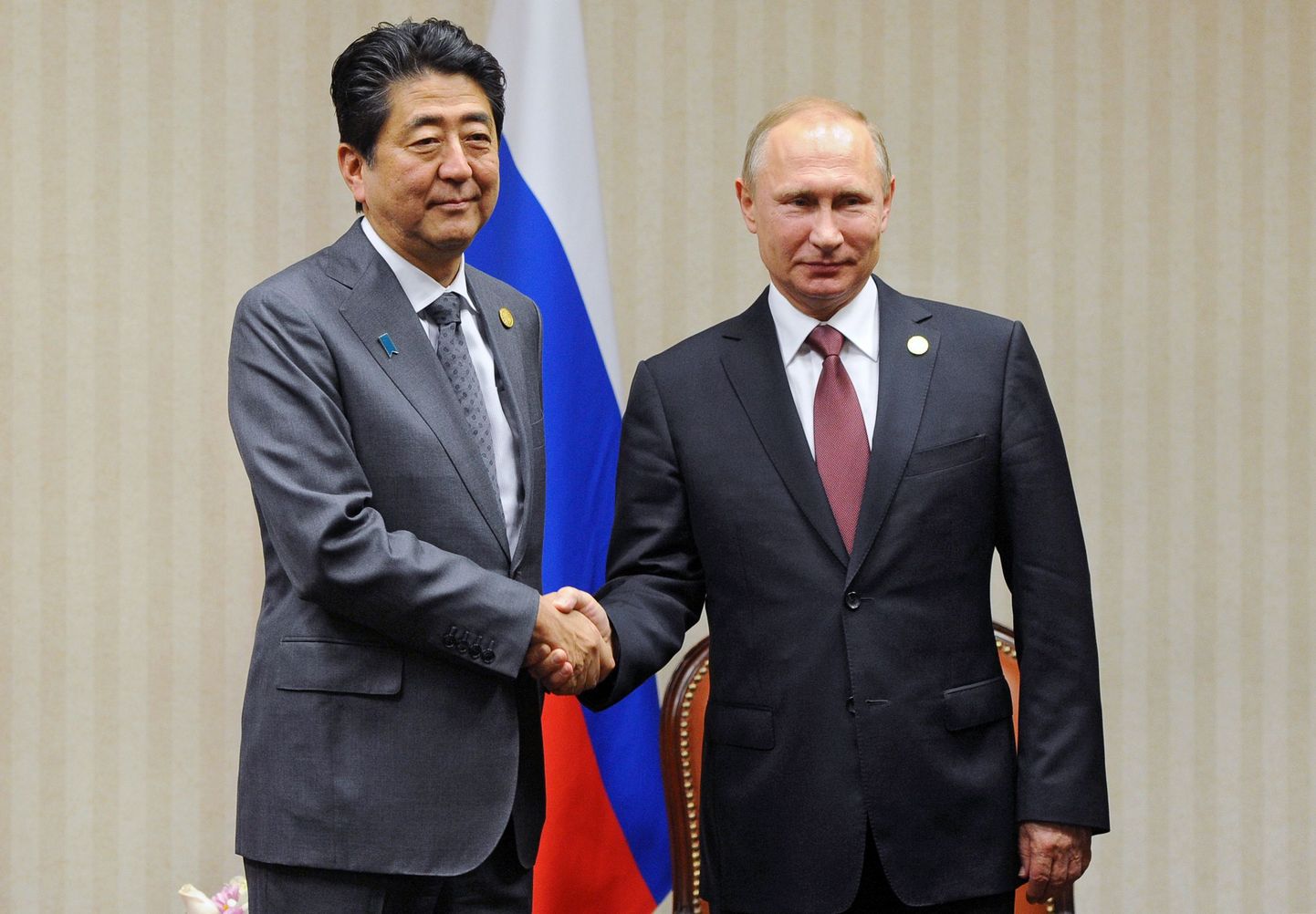 Премьер-министр Японии Синдзо Абэ и президент России Владимир Путин.