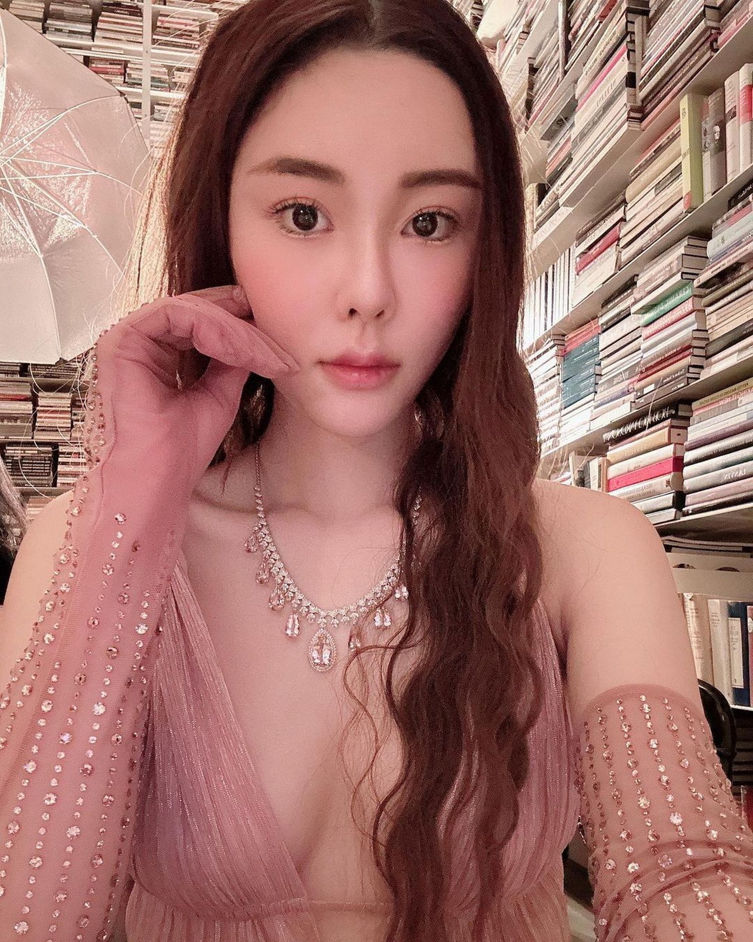 28-aastane Hongkongi modell ja sotsiaalmeedia mõjutaja Abby Choi mõrvati. Politsei teatel on naine tükeldatud ja ta kehaosad on leitud erinevatest kohtadest