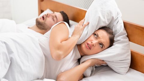 Seitse aastat üksi elanud naine ei suutnud mehega öösiti koos magada: ta ei tea, kui ärritunud ma tema kohaloleku tõttu olen