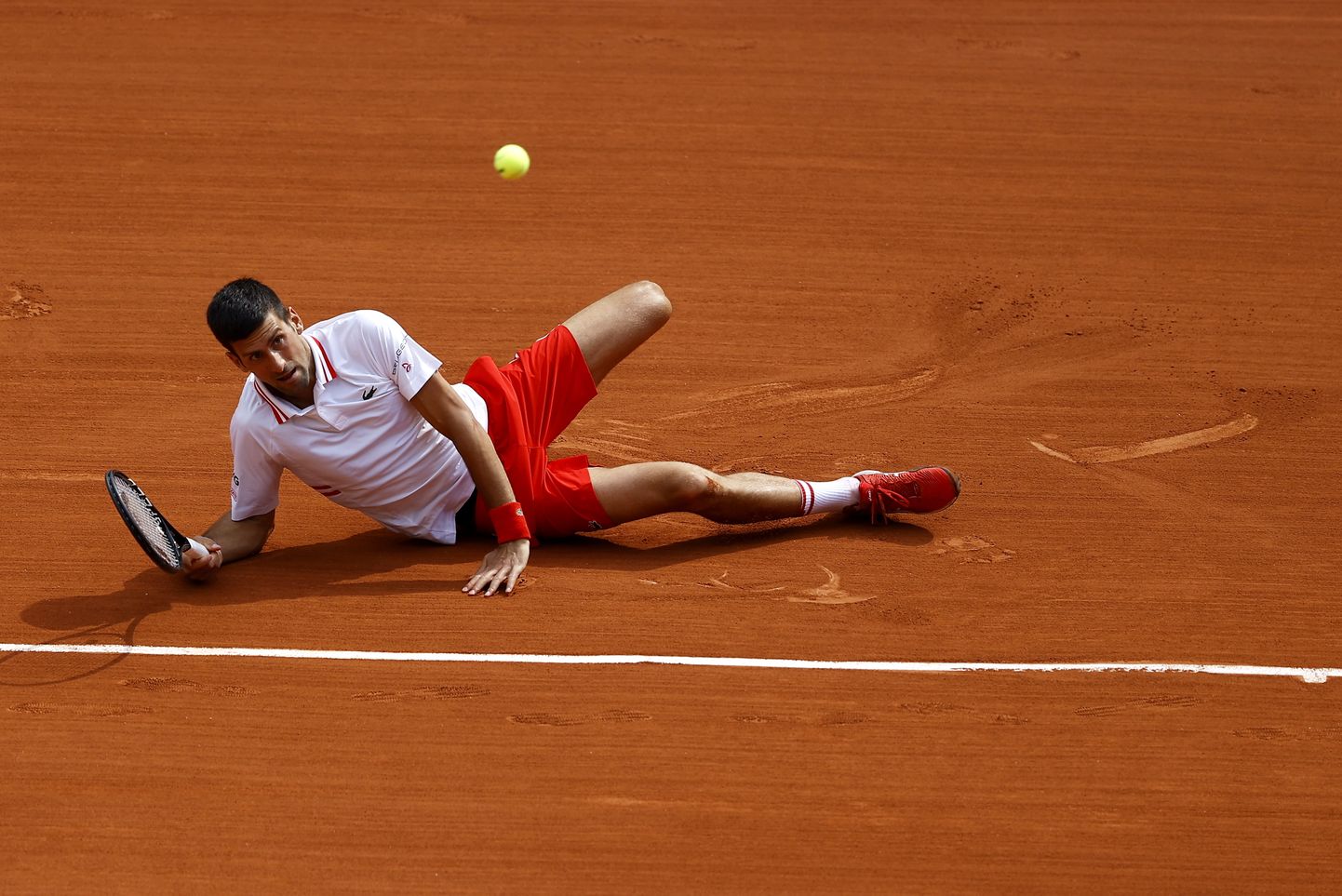Novak Djokovic oli lähedal kaotusele, kuid suutis keerulisest seisust võitjana väljuda.