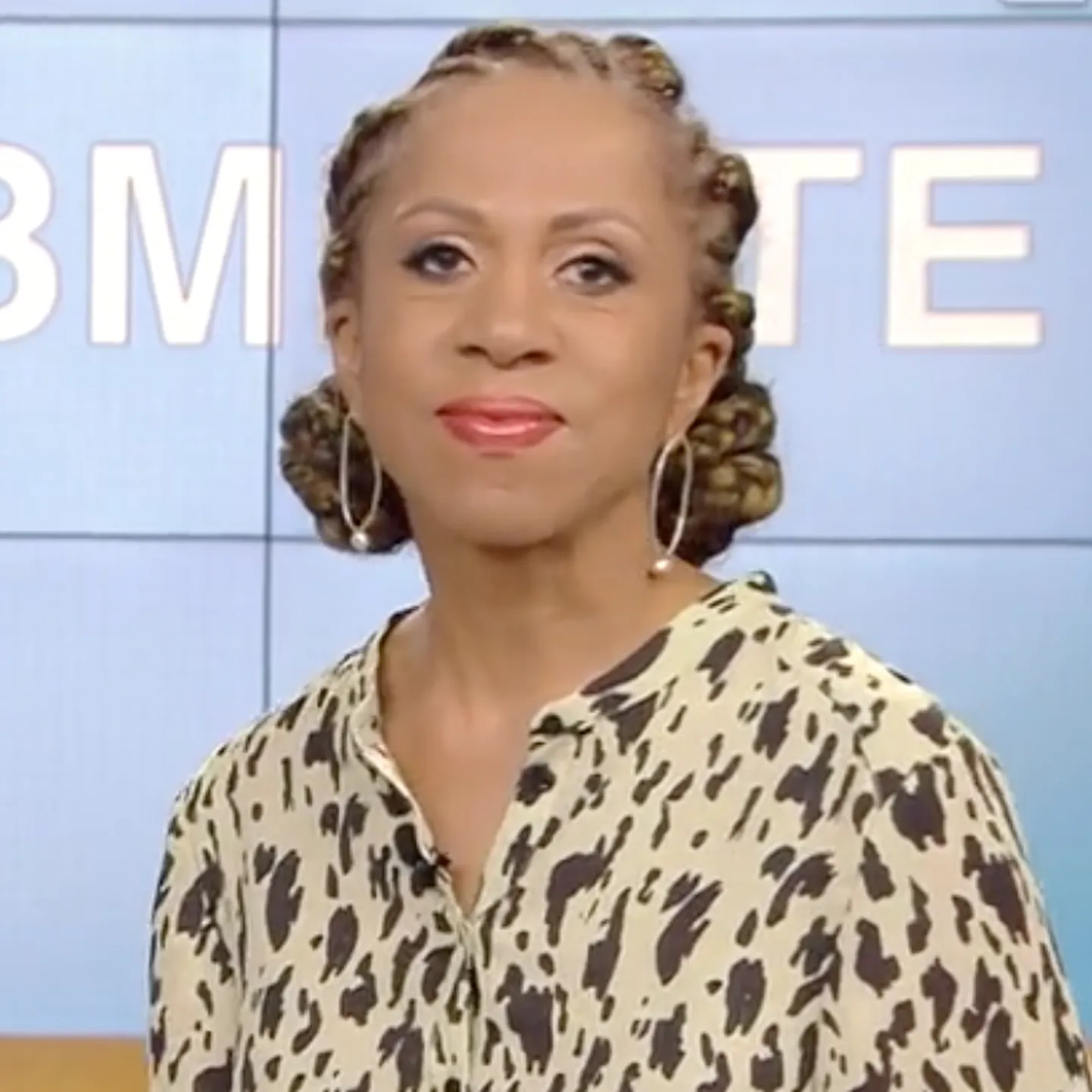 Elena Hanga juhtimas ETV+ jutusaadet.