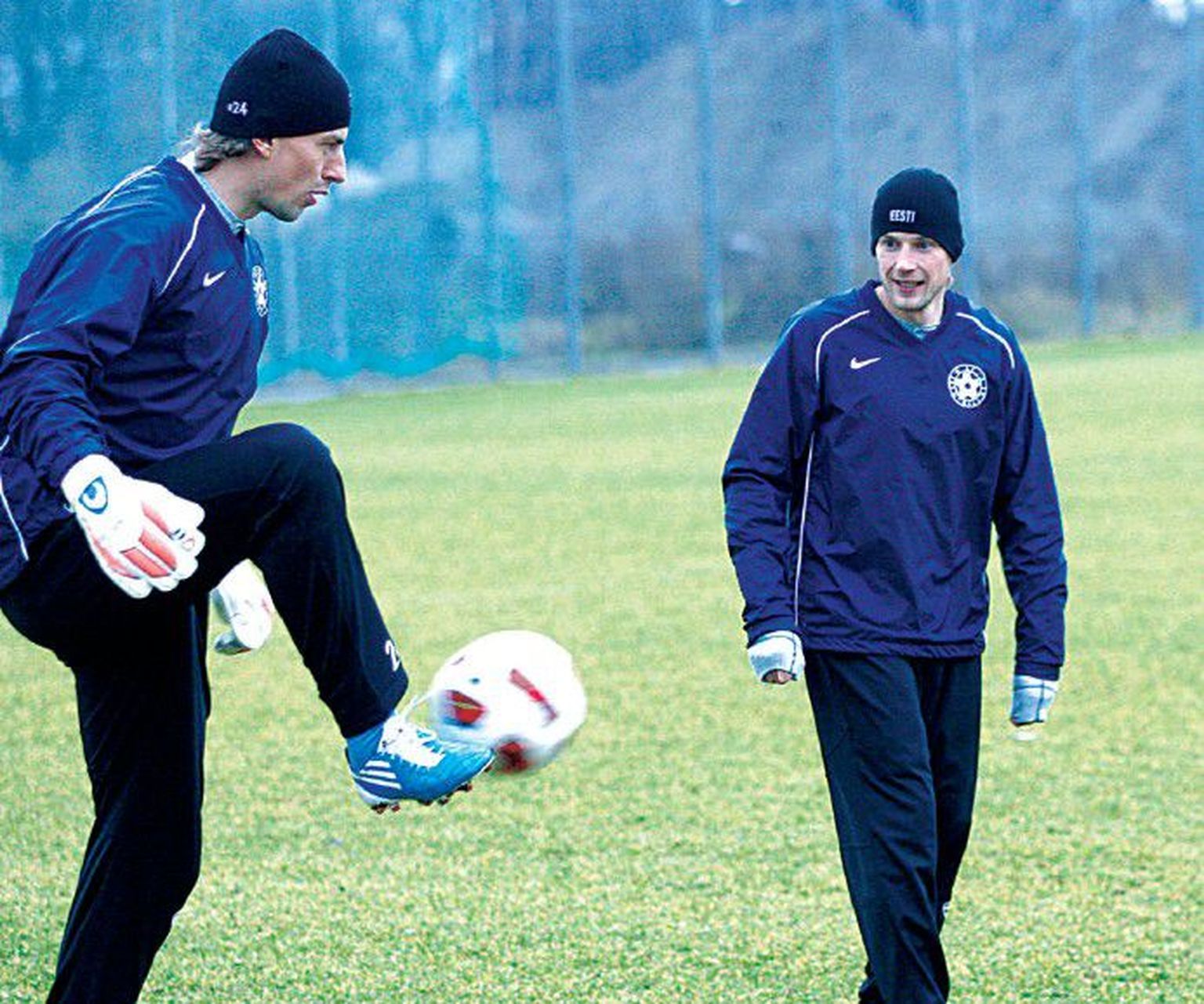 Сергей Парейко (слева), играющий за «Томь», и Александр Дмитриев из норвежского Hönefoss хотят попробовать свои силы в других, более сильных клубах.