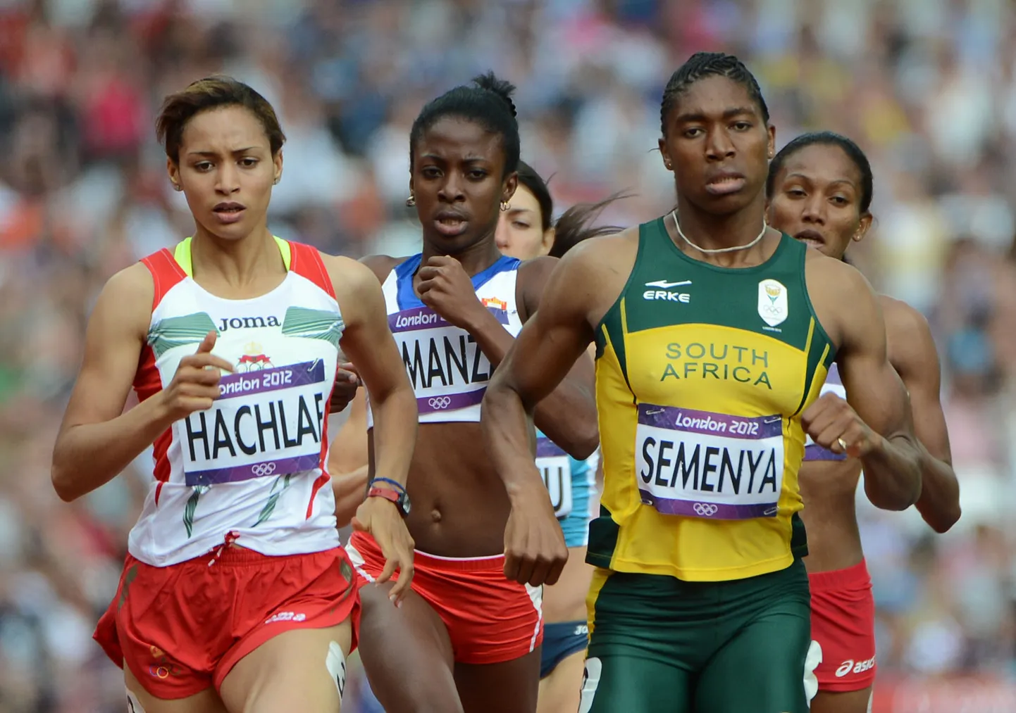 Halima Hachlaf (vasakul) 2012. aasta Londoni olümpiamängudel.
