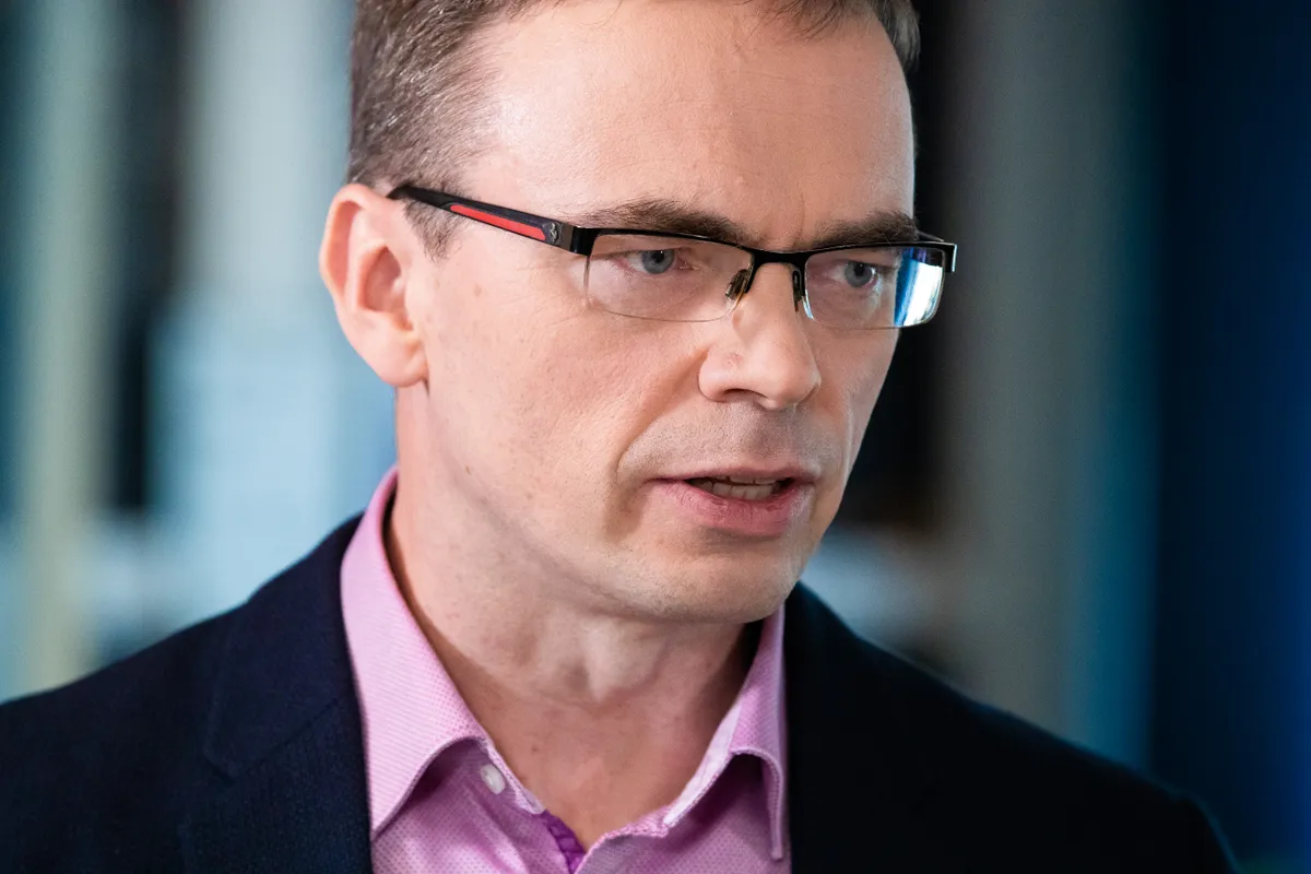 Sven Mikser, former foreign minister and defense minister of Estonia, explains that value-based voting benefits small states more effectively than diplomatic opportunism based on immediate situations.