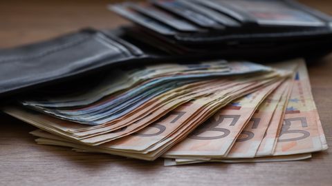 MÄRT MEESAK ⟩ Katuserahad on tagasi aga veelgi suuremalt ja alatumal moel