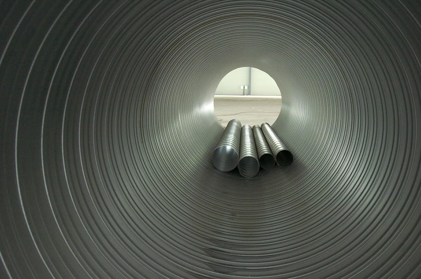 Ventilatsioonitorud. Foto on illustreeriv.