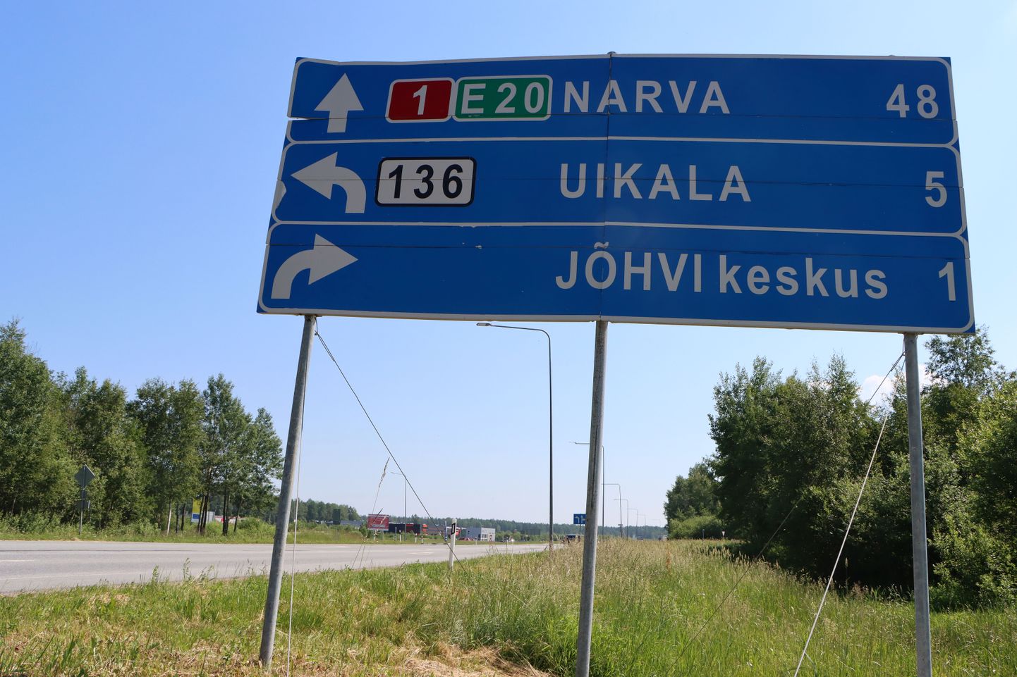 Viimaste riigikogu valimiste eel lubasid kõik suuremad erakonnad ehitada Narva suunduva maantee neljarealiseks. Valijad ootavad, et nad ei saadaks seda lubadust Uikala prügilasse, vaid täidaks selle.